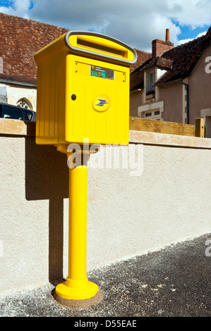 Nouveau style de La Poste française post box - France. Banque D'Images