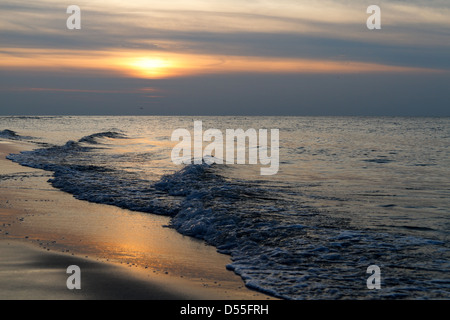 Rewahl, Pologne, Coucher de soleil sur la plage de Rewahl Banque D'Images