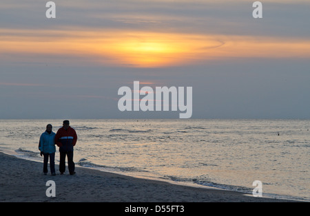 Rewahl, Pologne, Coucher de soleil sur la plage de Rewahl Banque D'Images