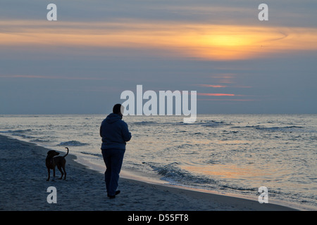 Rewahl, Pologne, Coucher de soleil sur la plage de Rewahl Banque D'Images