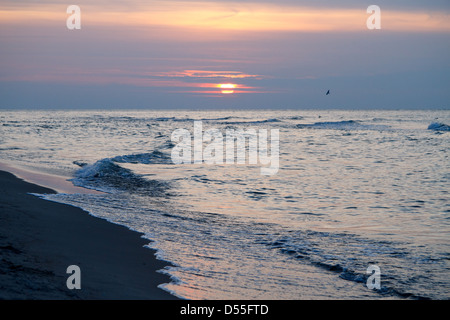 Rewahl, Pologne, Coucher de soleil sur la plage de Rewahl Banque D'Images