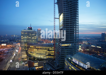 Varsovie, Pologne, shell de la Tour Zlota 44 et panorama de Varsovie Banque D'Images