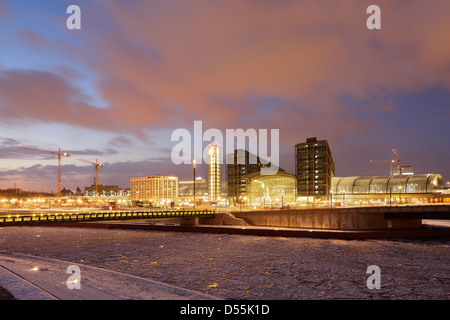 Berlin, Allemagne, la gare centrale de Berlin et de la Spree en hiver Banque D'Images