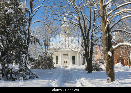 Église de campagne en hiver, Wiscasset, Maine. Banque D'Images