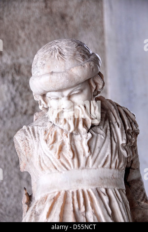 Statue dans le panel STOA Poikile ou peint, porche, dans l'ancien marché de l'Agora d'Athènes, Grèce Banque D'Images
