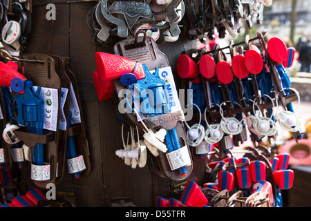 Les armes-jouets en exposition dans un magasin Banque D'Images