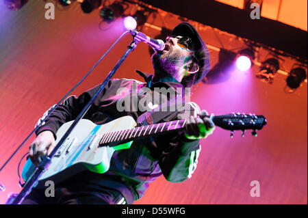 Brighton, UK. 25 mars 2013. Les anguilles joue le Brighton Dome le 25/03/2013 à Brighton Dome, Brighton. Les personnes sur la photo : Mark Oliver Everett (alias E). Photo par Julie Edwards/ Alamy Live News Banque D'Images