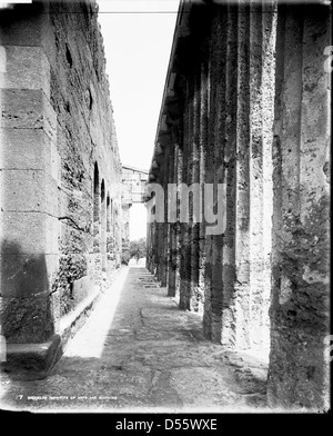 Le temple de la Concorde à Girgenti (aujourd'hui Agrigente), en Italie, est un temple grec ancien bien conservé construit au Ve siècle av. J.-C. Ses colonnes doriques classiques et son intégrité architecturale en font l'un des sites les plus importants de la Vallée des temples. Banque D'Images