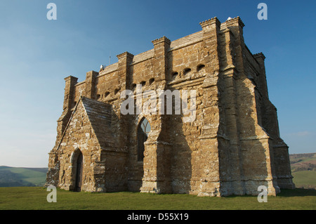 Chapelle St Catherines sur haut de Chapel Hill, attraper les derniers rayons du soleil du soir, à Abbotsbury dans le Dorset. L'Angleterre rurale, Royaume-Uni. Banque D'Images