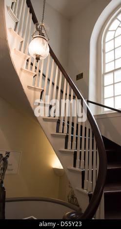 L'escalier à l'arrière de la maison de réunion dans le quartier historique de Boston. Banque D'Images