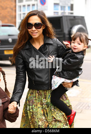 Londres, Royaume-Uni. 26 mars 2013. Myleene Klass vu dehors et environ dans la région de Highgate, au nord de Londres.Credit : WFPA / Alamy Live News Banque D'Images