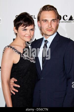 Acteurs américains Ginnifer Goodwin (L) et Joey Kern (R) d'assister le musée d'Art Contemporain - MOCA Gala annuel du Musée de l'artiste 'passe' à MOCA Grand Avenue à Los Angeles, USA, 13 novembre 2010. Photo : Hubert Boesl Banque D'Images