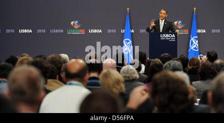 Le président américain Obama donne une conférence de presse au cours de la conférence au sommet de l'OTAN à Lisbonne, Portugal, 20 novembre 2010. Selon Obama, la lutte contre le terrorisme et les islamistes radicaux en Afghanistan est venu d'une nouvelle phase. Le sommet de l'OTAN a placé la responsabilité entre les mains du peuple afghan, a déclaré Obama. Photo : RAINER JENSEN Banque D'Images