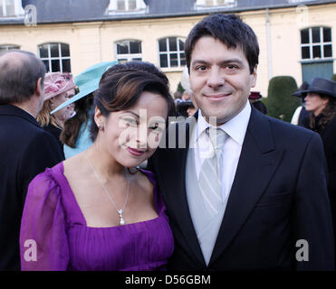 Bernardo Guillermo et son épouse Eva assiste à l'église mariage du Prince Carlos de Bourbon de Parme et la Princesse Annemarie dans le ter (Abdij, Abbaye de la Cambre) à Bruxelles, Belgique, 20 novembre 2010. Photo : Patrick van Katwijk Banque D'Images