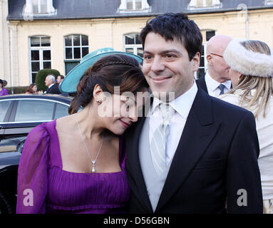 Bernardo Guillermo et son épouse Eva assiste à l'église mariage du Prince Carlos de Bourbon de Parme et la Princesse Annemarie dans le ter (Abdij, Abbaye de la Cambre) à Bruxelles, Belgique, 20 novembre 2010. Photo : Patrick van Katwijk Banque D'Images