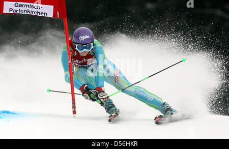 Tina Maze La Slovénie participe au slalom géant de la coupe du monde Garnmisch-Partenkirchen, Allemagne, 11 mars 2010. Photo : Karl Josef OPIM Banque D'Images