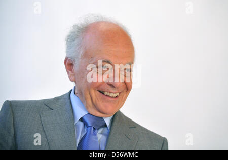 US d'orchestre Lorin Maazel assiste à une conférence de presse à Munich, Allemagne, 27 mars 2010. Avant de Maazel avait signé un contrat de trois ans à compter de 2012 en tant que chef d'orchestre principal de l'orchestre philharmonique de Munich. Maazel est né le 6 mars 1930 à Neuilly-sur-Seine en France. Photo : Andreas Gebert Banque D'Images