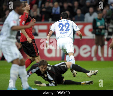 Kevin Kuranyi Schalke marque un but au cours de la Bundesliga allemande Bayer 04 Leverkusen match vs FC Schalke 04 au stade BayArena de Leverkusen, Allemagne, 27 mars 2010. Schalke a remporté le match 2-0. Photo : Franz-Peter Tschauner Banque D'Images