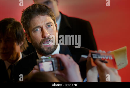 L'acteur écossais Gerard Butler arrive pour la première de son film 'The Bounty Hunter' à Berlin, Allemagne, 29 mars 2010. Le film est dans les salles allemandes à partir du 01 avril. Photo : Arno Burgi Banque D'Images