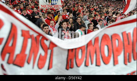 Ligue des Champions de football Hinspiel Viertelfinale : FC Bayern München - Manchester United am Freitag (30.03.2010) in der Allianz-Arena à München (Oberbayern). Fans im Stadion. Die Bayern gewinnen das Spiel mit 2:1. Foto : Tobias Hase dpa/lby Banque D'Images