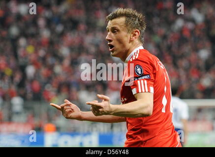 Ligue des Champions de football Hinspiel Viertelfinale : FC Bayern München - Manchester United am Freitag (30.03.2010) in der Allianz-Arena à München (Oberbayern). Ivica Olic vom FC Bayern gestikuliert. Die Bayern gewinnen das Spiel mit 2:1. Foto : Tobias Hase dpa/lby Banque D'Images