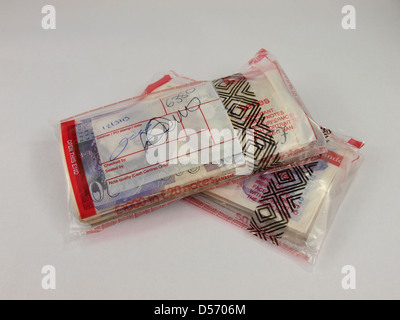 Paquets scellés de £1000 de 20 livres en billets de la bank, UK Banque D'Images