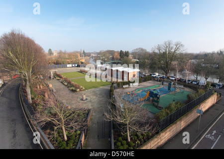 Twickenham Diamond Jubilee Gardens a ouvert sur le site de l'ancien lido en juin 2012 Banque D'Images