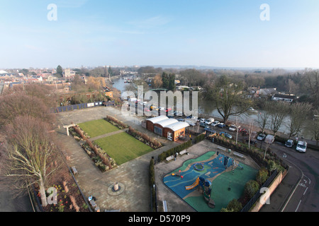 Twickenham Diamond Jubilee Gardens a ouvert sur le site de l'ancien lido en juin 2012 Banque D'Images