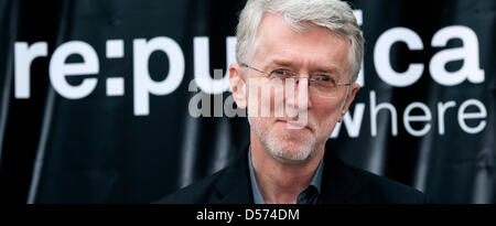 Nous médias institution, blogger et CUNY le professeur Jeff Jarvis sourit à "Re:publica' 2010 congrès à Berlin, Allemagne, 15 avril 2010. Quelque 2 500 participants sont attendus à la conférence qui se concentre sur des blogs, des médias sociaux et de la culture numérique. Photo : ROBERT SCHLESINGER Banque D'Images