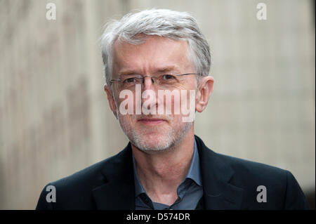 Nous médias institution, blogger et CUNY le professeur Jeff Jarvis sourit à "Re:publica' 2010 congrès à Berlin, Allemagne, 15 avril 2010. Quelque 2 500 participants sont attendus à la conférence qui se concentre sur des blogs, des médias sociaux et de la culture numérique. Photo : ROBERT SCHLESINGER Banque D'Images