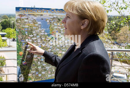 La chancelière allemande Angela Merkel lors d'une photo sur la terrasse d'un bâtiment de SAP à Palo Alto, USA, 15 avril 2010. À la suite de ses visites dans les universités de Stanford et Berkeley Merkel a rencontré des entrepreneurs allemands dans la Silicon Valley, où les personnes ont commencé à de nombreuses entreprises électroniques et de logiciels. Photo : Gouvernement fédéral allemand/ Bergmann Banque D'Images