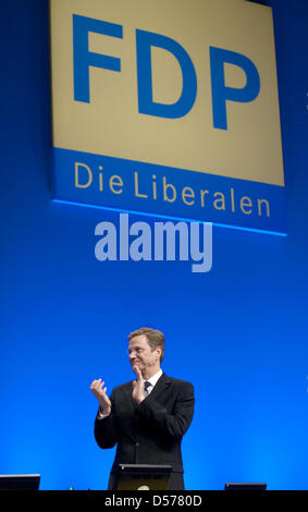 Guido Westerwelle, président de la démocrate (FDP), assiste à la conférence du parti de la FDP à Cologne, Allemagne, 24 avril 2010. La conférence aura lieu le 24 et 25 avril. Photo : BERND THISSEN Banque D'Images