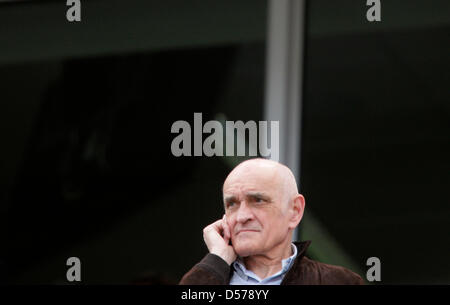 Martin Genre , président du club de football Bundesliga Hanovre 96 vu pendant la cravate Bundesliga Bayer Leverkusen vs Hanovre 96 au BayArena à Leverkusen, Allemagne, 24 avril 2010. Photo : Rolf Vennenbernd Banque D'Images