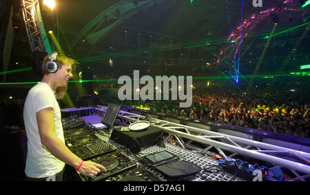 DJ néerlandais Armin van Buuren fonctionne à une grande fête dans la nuit au 01 mai 2010 dans la Westfalenhalle à Dortmund, en Allemagne. Plus de 50 DJs effectuée à la 19e 'Mayday' parti à la Westfalenhalle. Photo : THOMAS FREY Banque D'Images