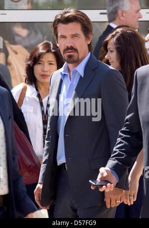 L'acteur américain Josh Brolin assiste au photocall du film "Wall Street : l'argent ne dort jamais" au 63e Festival du Film de Cannes, France, 14 mai 2010. Le Festival de Cannes 2010 se déroule du 12 au 23 mai 2010. Photo : Hubert Boesl Banque D'Images