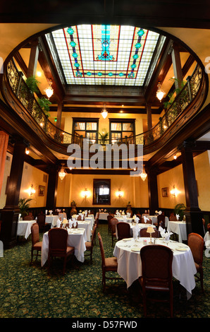 Palm Court salle à manger dans le quartier historique de Geiser Grand Hotel, Baker city, Oregon. Banque D'Images