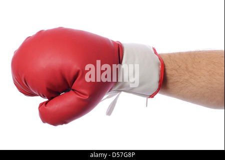 Gants de boxe rouge sur les mains sur fond blanc Banque D'Images