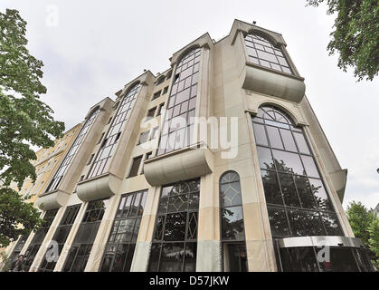 Vue extérieure sur la deuxième mosquée de Berlin, Allemagne, 17 mai 2010. La mosquée arabe est la deuxième plus grande mosquée de la capitale allemande, son cupolaed salle de prière offre un espace d'environ 1 000 croyants. Maschari Centre est de six étages, hauteur de seulement quatre petits minarets indiquent l'objet sacré. Photo : Tobias Kleinschmidt Banque D'Images