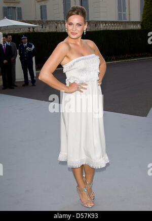 Miss Germany 2010 Anne Julia Hagen assiste au Gala de l'amfAR contre le sida dans le cadre de la 63e édition du Festival de Cannes 2010 à l'Hôtel du cap à cap d'Antibes, France, 20 mai 2010. Photo : Hubert Boesl Banque D'Images