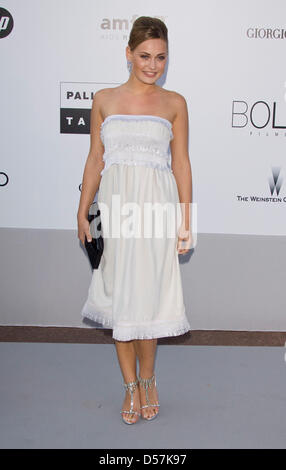 Miss Germany 2010 Anne Julia Hagen assiste au Gala de l'amfAR contre le sida dans le cadre de la 63e édition du Festival de Cannes 2010 à l'Hôtel du cap à cap d'Antibes, France, 20 mai 2010. Photo : Hubert Boesl Banque D'Images