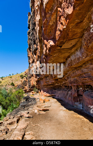 L'Australie, Australie occidentale, Wyndham, l'art autochtone à un site près de la falaise surplombant la rivière King Road. Banque D'Images