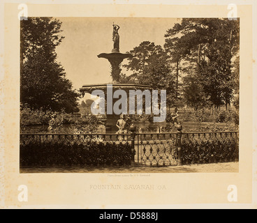 Photographie d'une fontaine à Savannah, Géorgie, commémorant l'héritage du général William T. Sherman pendant la guerre de Sécession. L'image capture l'importance historique de l'emplacement. Banque D'Images