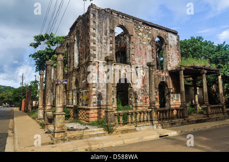 Ville coloniale la ruine en enfer, Nosy Be Island, dans le nord de Madagascar Banque D'Images