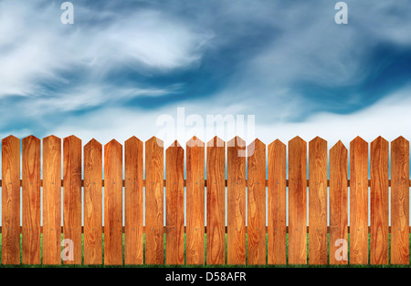 Belle clôture en bois avec des lattes en bois naturel pattern Banque D'Images