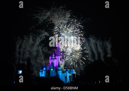 Souhaits d'artifice au Château de Cendrillon au Magic Kingdom de Disney Orlando Floride Banque D'Images