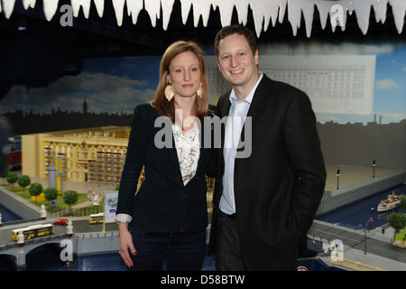 Le prince Georg Friedrich de Prusse et Prinz son épouse la princesse Sophie présenter le Château de ville LEGO (Stadtschloss) au parc LEGOLAND Banque D'Images