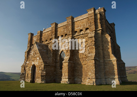 Chapelle St Catherines sur haut de Chapel Hill, attraper les derniers rayons du soleil du soir, à Abbotsbury dans le Dorset. L'Angleterre rurale, Royaume-Uni. Banque D'Images