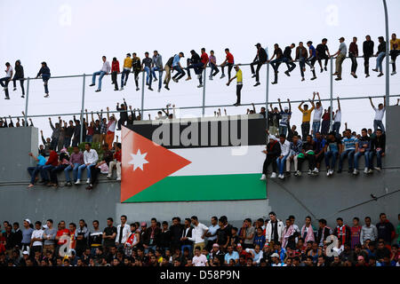 Amman, Jordanie. 26 mars 2013. Jordan fans (JOR), le 26 mars 2013 Football / Soccer - COUPE DU MONDE : Brésil 2014 Qualificatif asiatique ronde finale, match du groupe B entre la Jordanie 2-1 Japon au King Abdullah Hussein-Bin-Al Stadium à Amman, en Jordanie. (Photo par D. Nakashima/AFLO/Alamy Live News) Banque D'Images