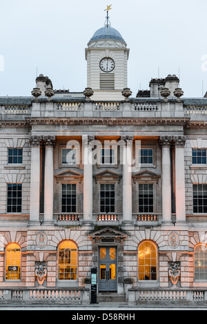 L'aile est de Somerset House, qui est sur le brin dans le West. Banque D'Images