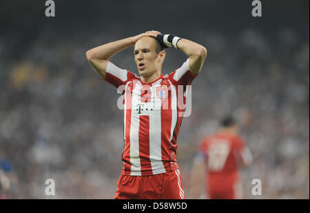 Bayern Arjen Robben au cours de gestes de la finale de la Ligue des Champions FC Bayern Munich vs FC Internazionale Milano à Santiago Bernabeu à Madrid, Espagne, 22 mai 2010. Défait 2-0 Inter Bayern Munich et a remporté la Ligue des Champions 2010. Photo : Andreas Gebert Banque D'Images